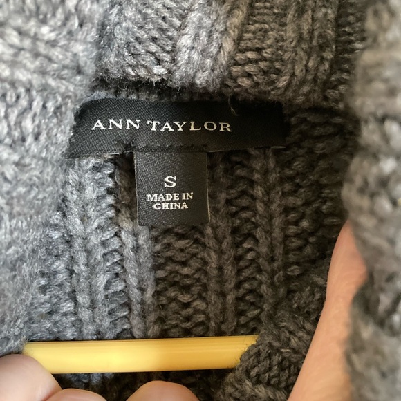 Ann Taylor Gray Cable Knit Merino Wool Blend Long Sleeve Turtleneck Sweater - Picture 3 of 8